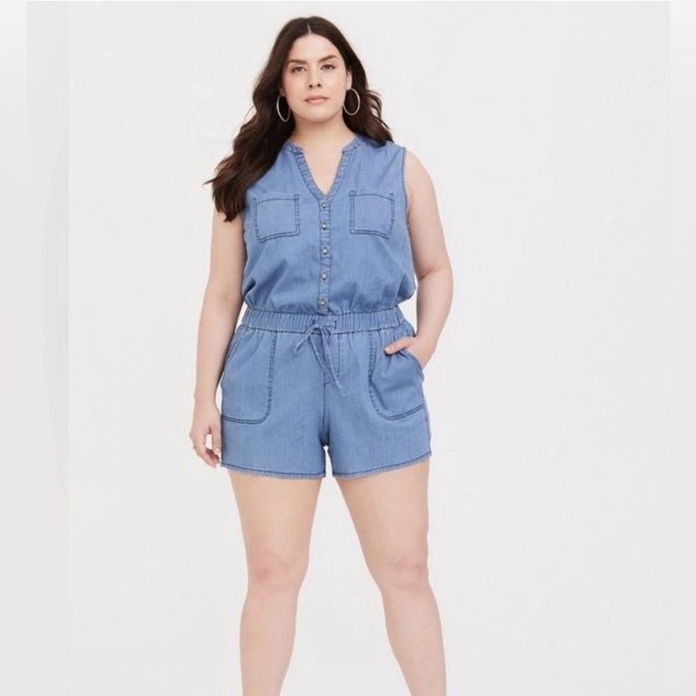 TORRID Sleeveless Waist-Drawstring Chambray/Denim Romper Size 1 (14/16)